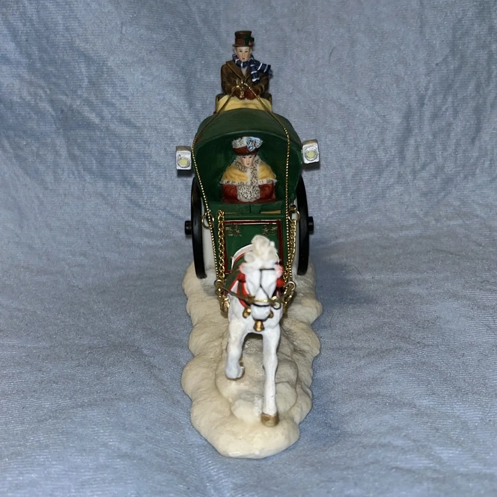 Resin Christmas O' Well One Horse Sleigh Carriage Gold Chains No Box